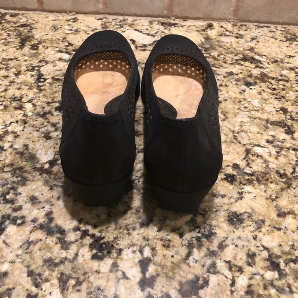 Womens Brina Laser Cut Wedge Pump - Picture 7 of 8